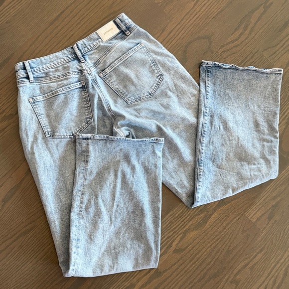 Express High Waisted Light Wash Pleated Wide Leg Jeans | 4R - Picture 11 of 11